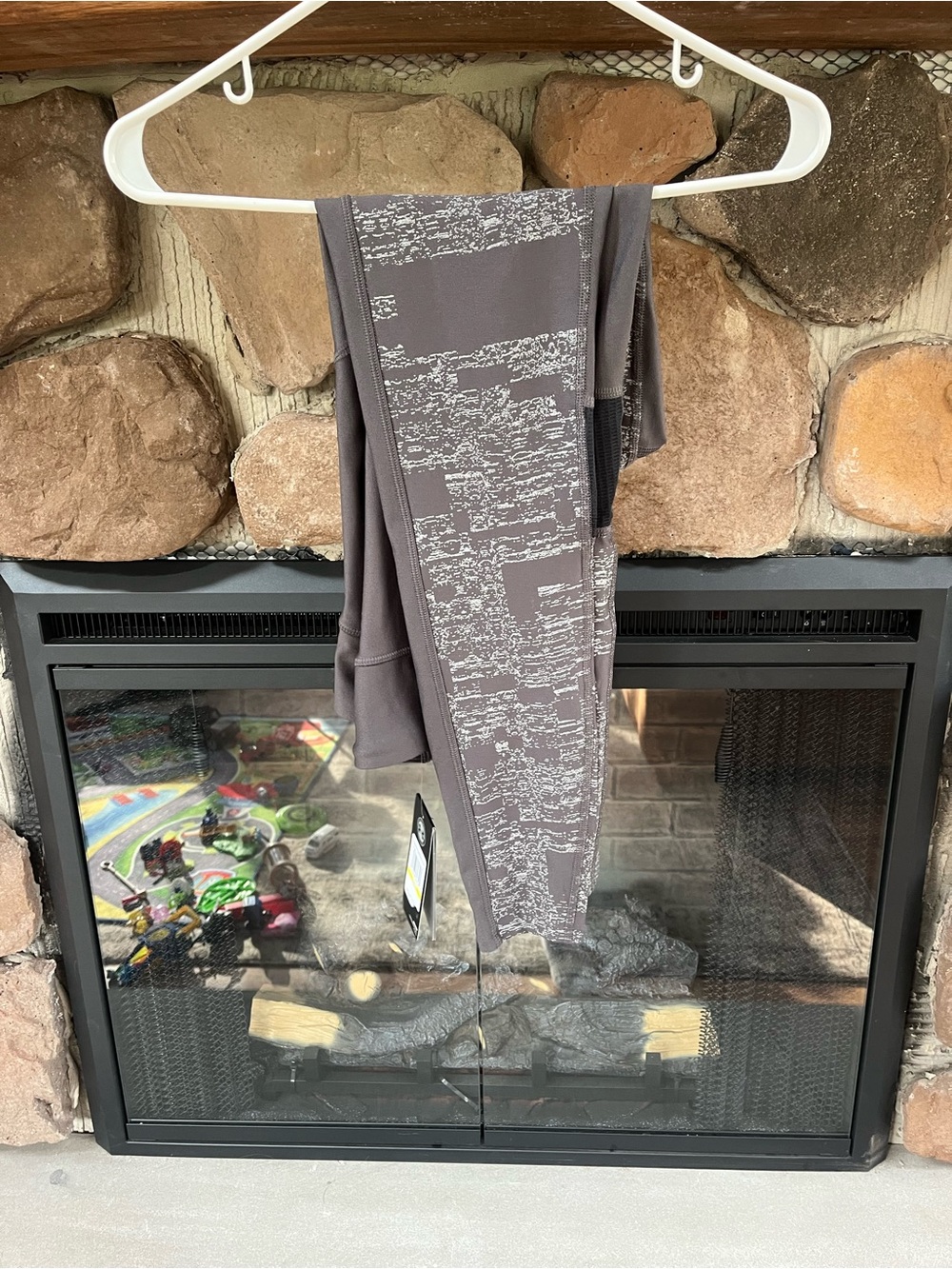 Under Armour Women’s Gray Patterned Performance Leggings - Picture 4 of 5